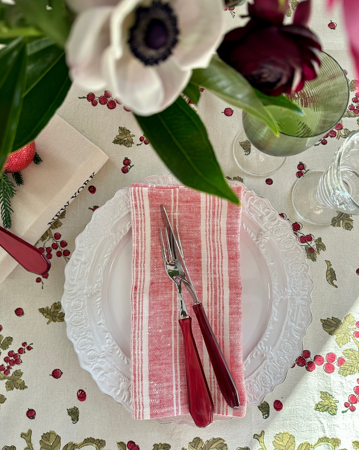 Venezia Burgundy Flatware 5 Pc