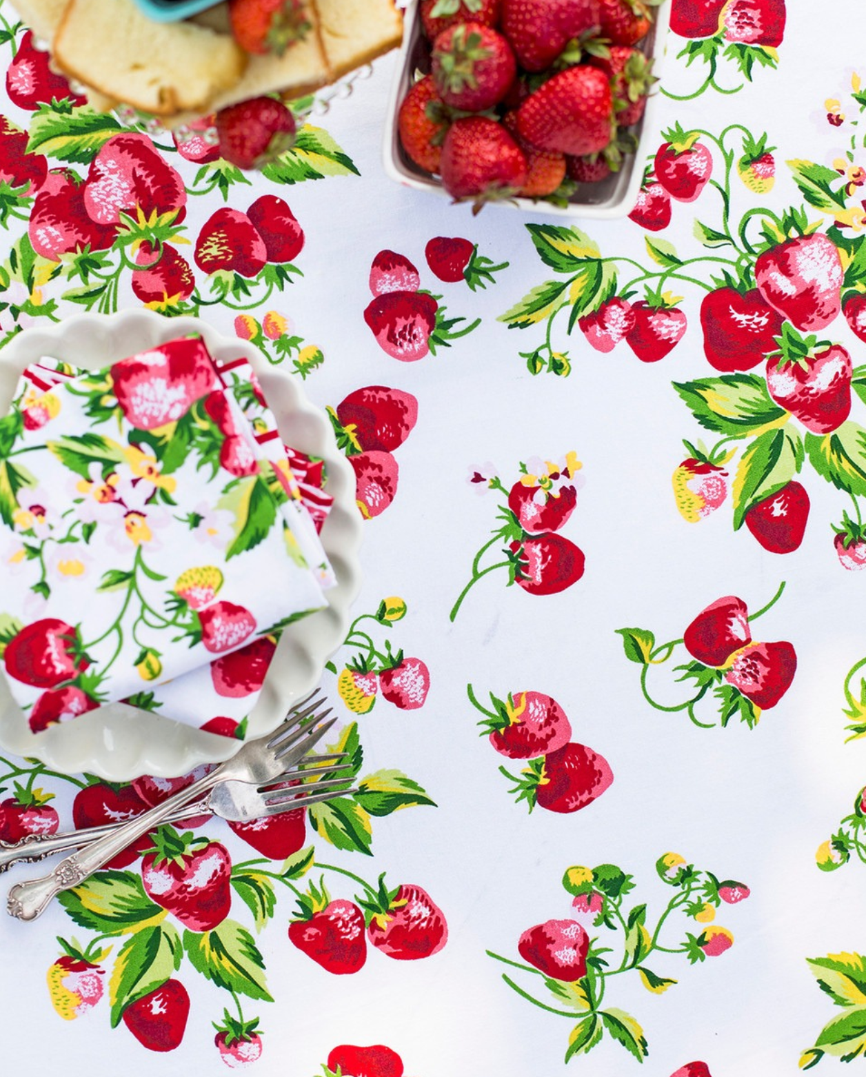 Strawberry Basket 54" Tablecloth