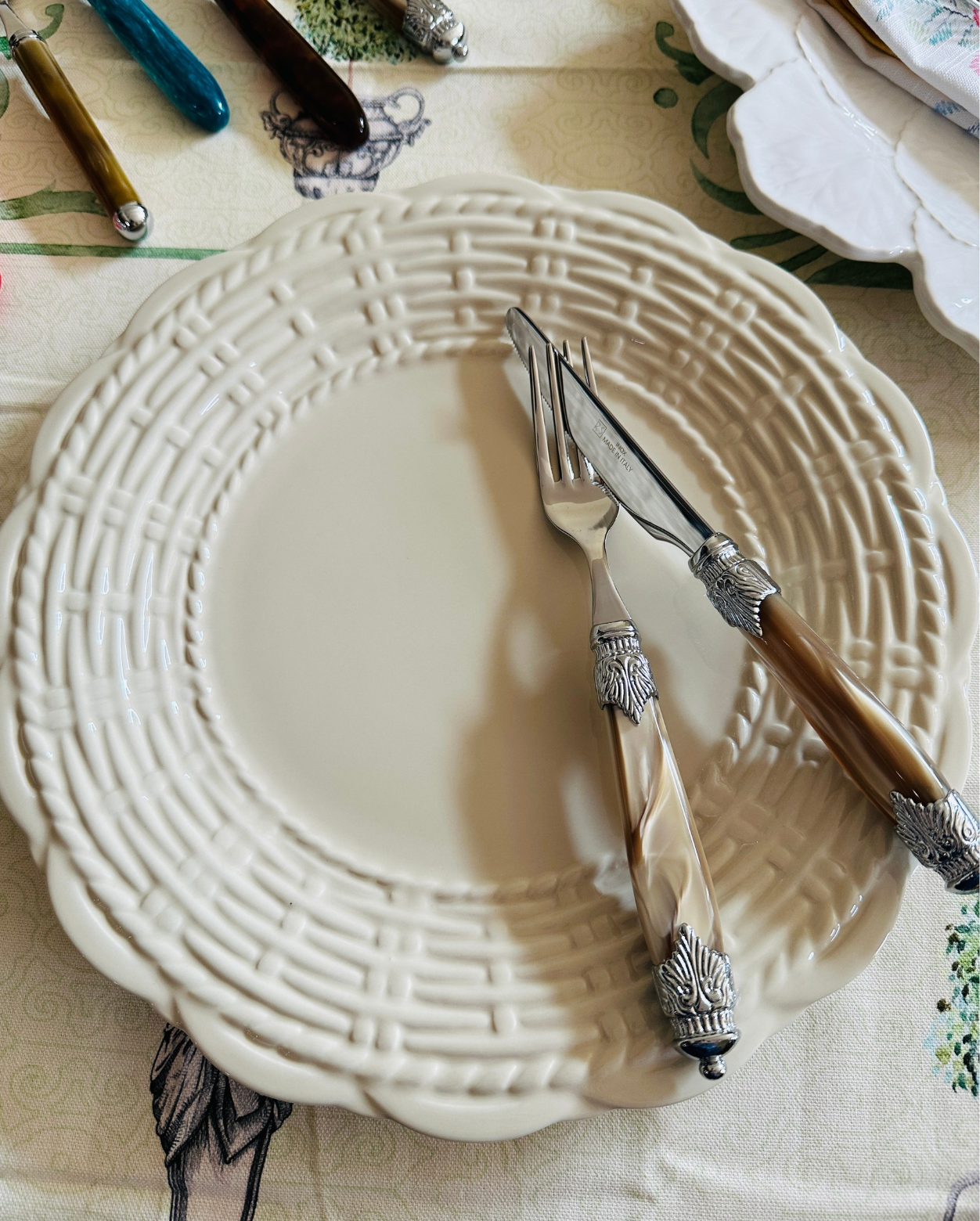 Basket Jubilee Linen Dinner Plate 11"
