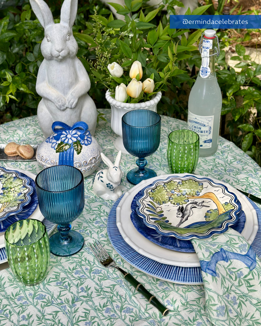 Vivo Bamboo Blooms 54" Tablecloth