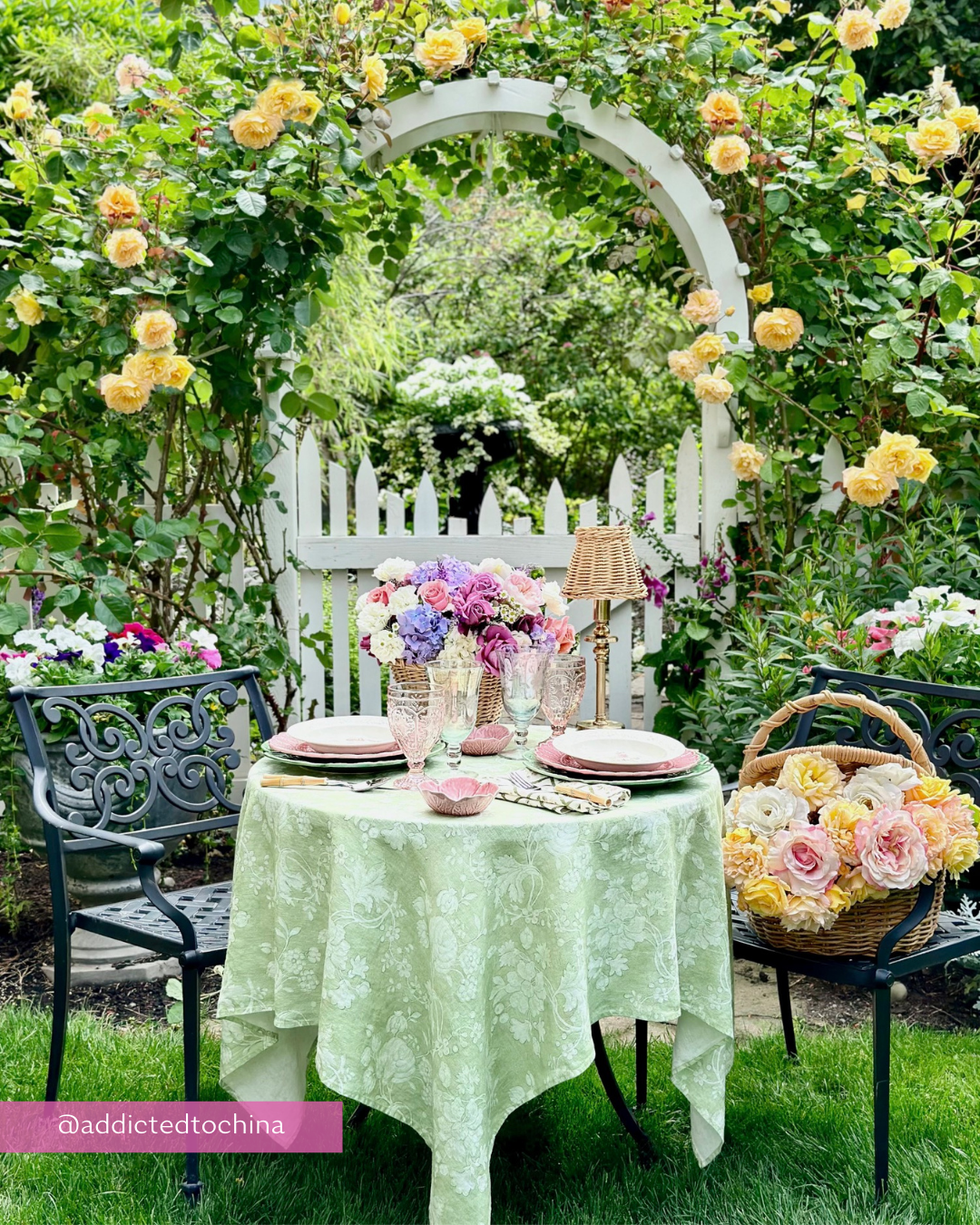 Vivo Anna Maria Sage 54" Tablecloth