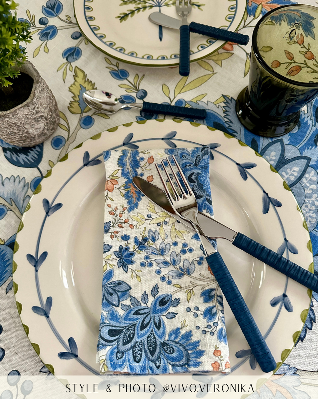 Portugal Painted Garden Laurel Dinner Plate